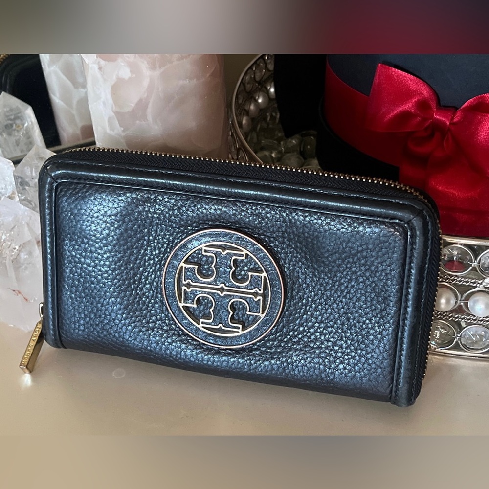 Tory Burch Black zipper around wallet
